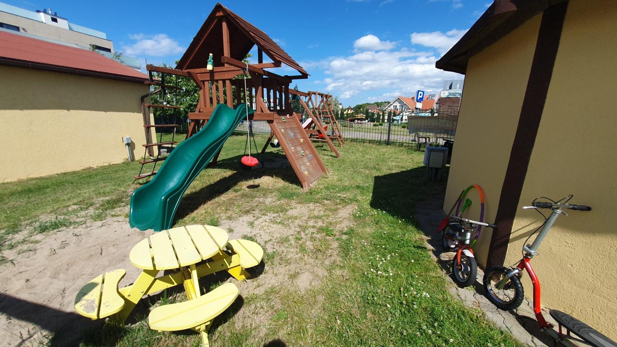 Camping Klif-Nowe Klimatyzowane Domki, 400M Od Centrum Rewala, 30M Od Morza Trzęsacz Eksteriør billede